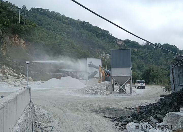 煤场的“降尘除霾卫士”智能喷雾降尘系统